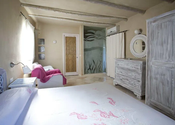 Baia De Bahas Apartment *