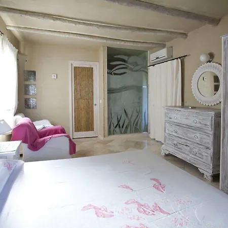 Baia De Bahas Apartment *